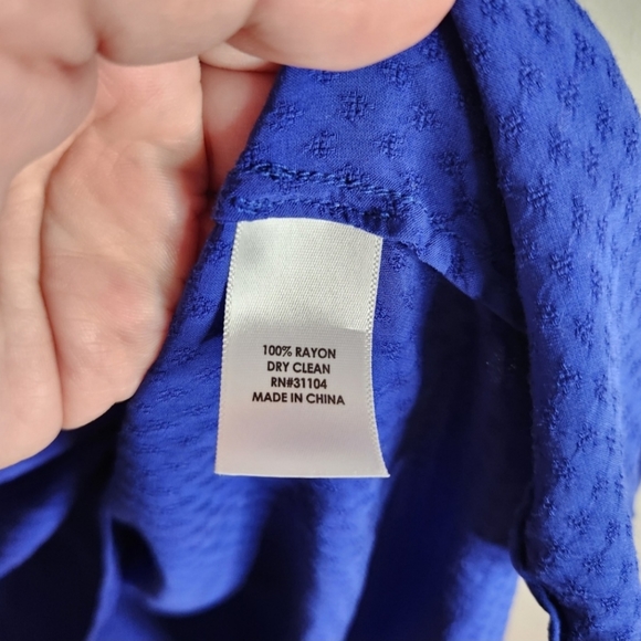 Crown & Ivy top womens 3X Royal Blue textured ruffle sleeve v-neck long sleeve - Picture 4 of 5